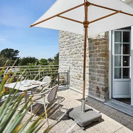 Arthus-bertrand Hotel