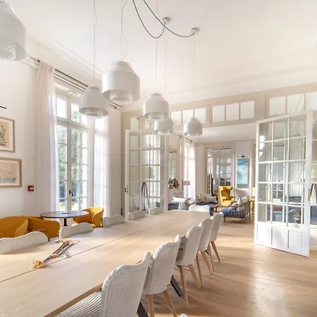 Arthus-bertrand Hotel