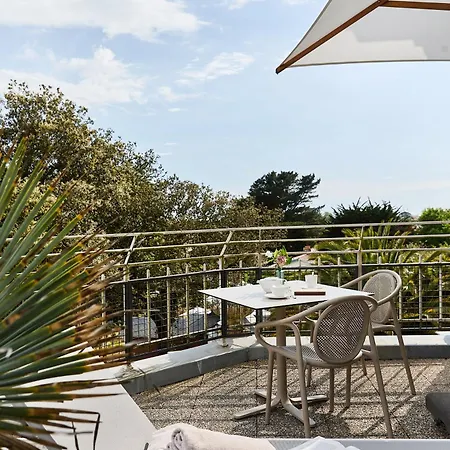 Arthus-bertrand Hotel