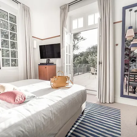 Arthus-bertrand 4* نوارموتيير أون ليل