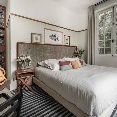 Arthus-bertrand فندق 4*