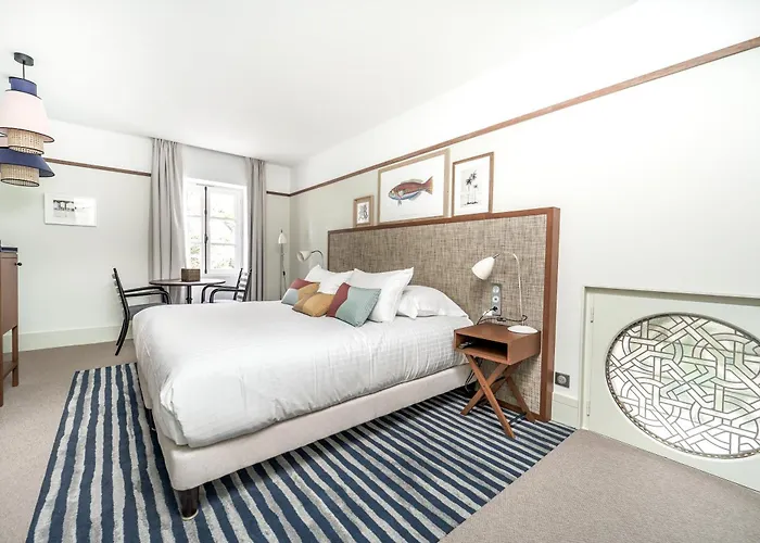 Arthus-bertrand Hotel